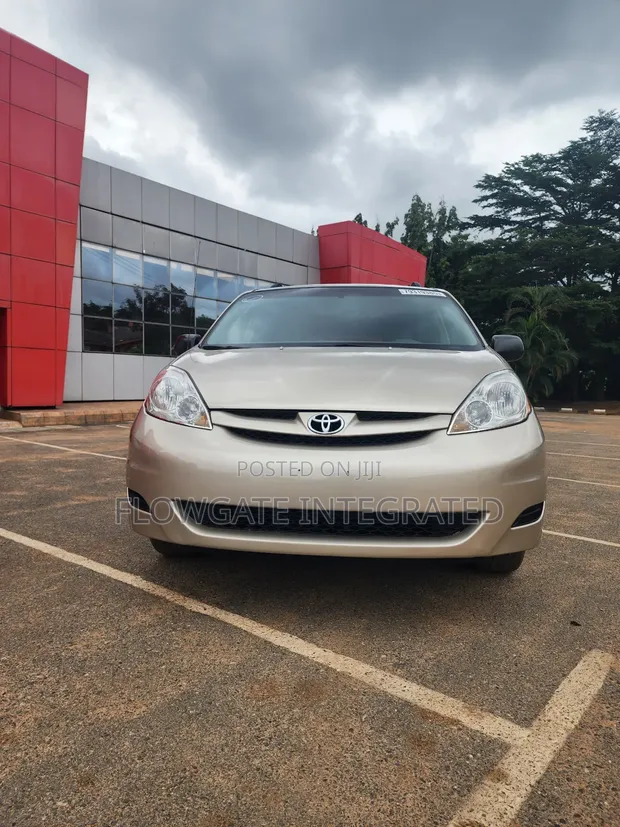 2006 Toyota Sienna LE FWD Gold - 1