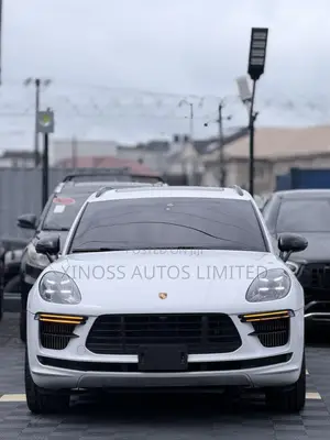 2021 Porsche Macan Turbo SUV