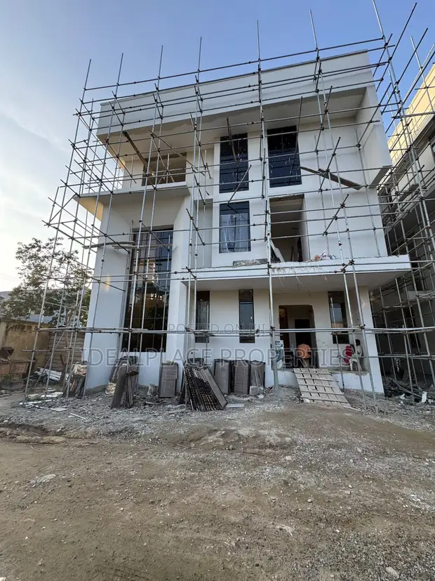 5-Bedroom Detached Duplex with Pool in Ikeja GRA - 1