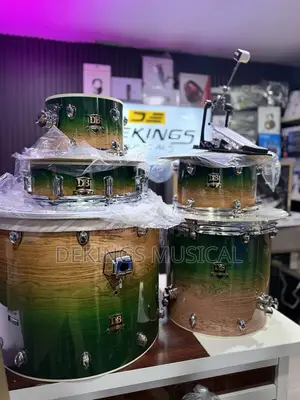 Drummer Boss XMega Drum Set Tare da 3 Cymbals