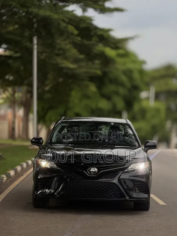 2020 Toyota Camry SE - Foreign Used - 1
