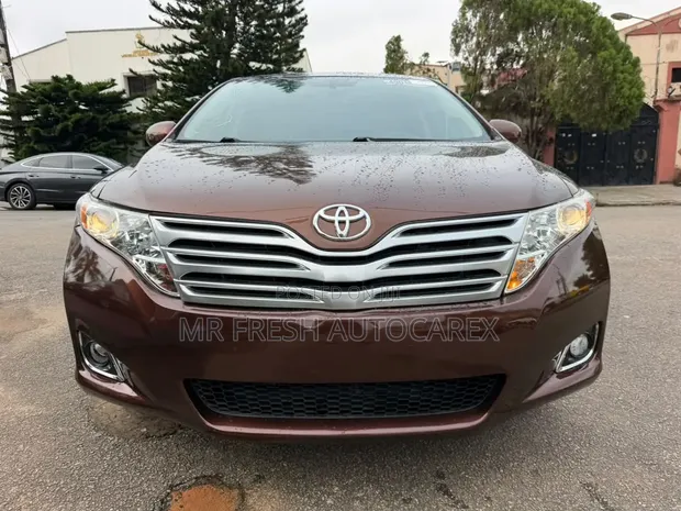 2011 Toyota Venza XLE Brown - 1