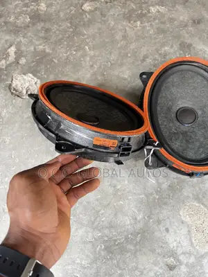 JBL Front Door Speakers na Toyota Avalon (2008-2017)