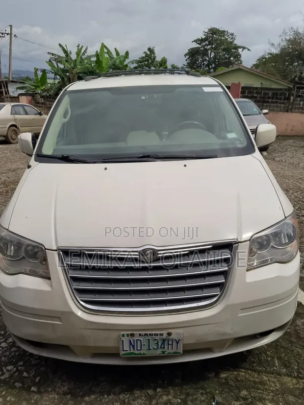 Dodge Caravan 2009 White - 1
