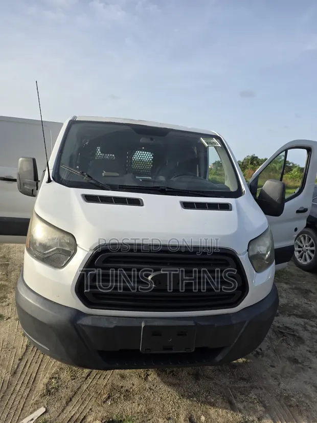 Ford E250 2015 White - 1
