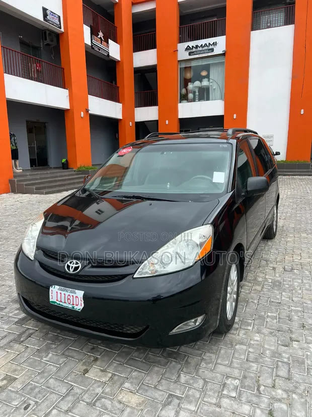 2010 Toyota Sienna Limited 7 Passenger - 1