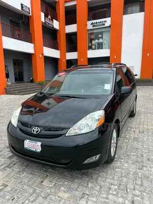2010 Toyota Sienna Limited 7 Passenger