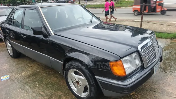 Mercedes-Benz V-Class 1995 Black - 1