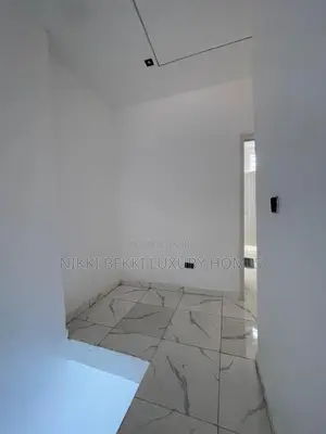 3 Bedroom Detached Duplex a Villa Green, Ikota Sayarwa