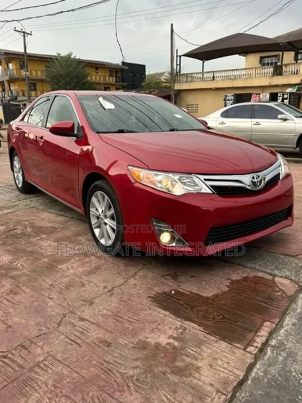 2012 Toyota Camry XLE Sedan - Wannan Yayi Amfani Dashi A Kasashen Waje - 1