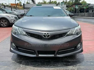 2012 Toyota Camry SE V6 Sedan - Gray