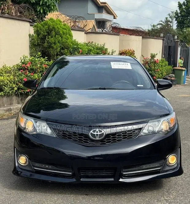 2012 Toyota Camry SE V6 Sedan - 1