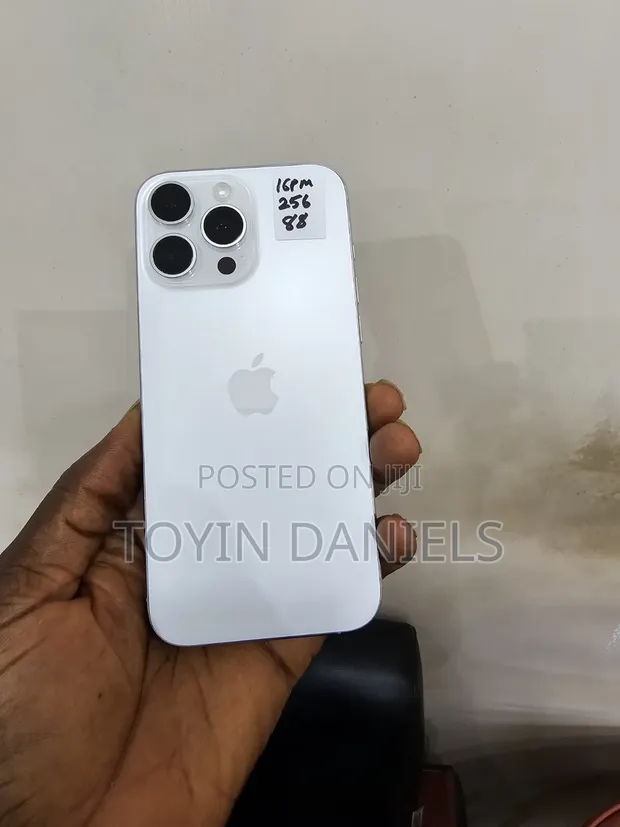 Apple iPhone 16 Pro Max 256GB White - 1
