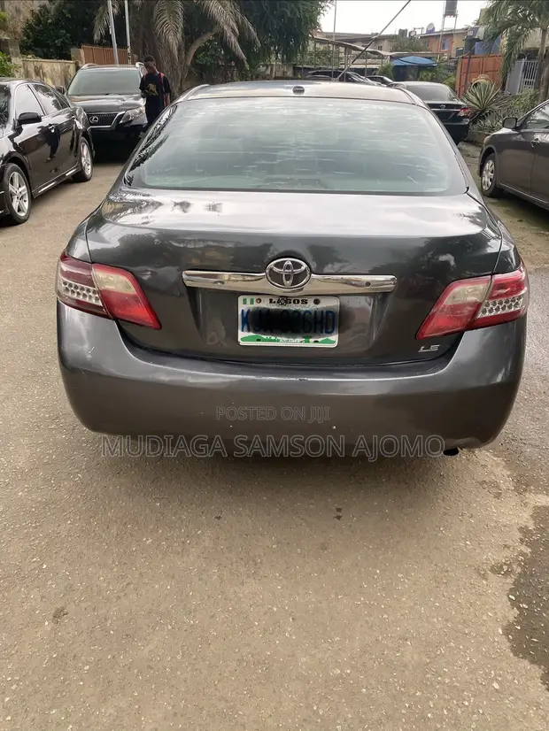 2010 Toyota Camry LE Beige - Wadda Akawo - 1