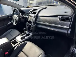 2014 Toyota Camry SE Sedan