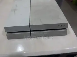 PS4 Slim Console + 1 Controller