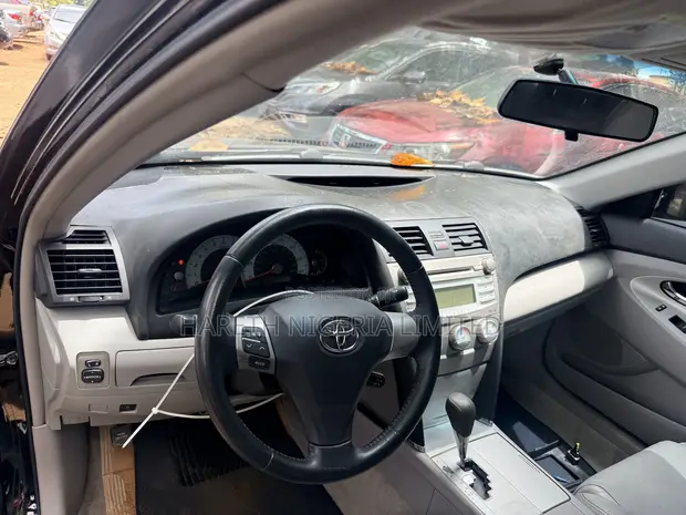2010 Toyota Camry SE 2.5L Sedan - Black - 1