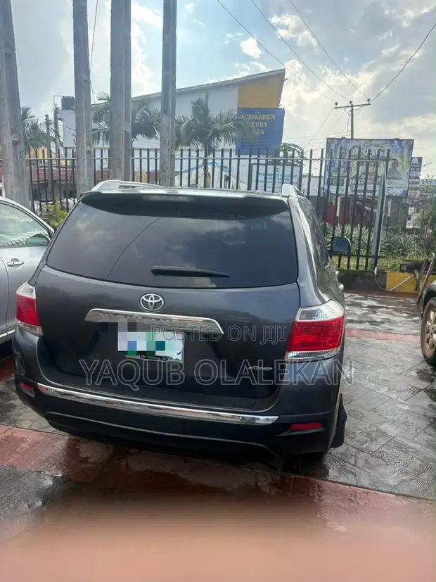 Toyota Highlander 2011 Gray - 1