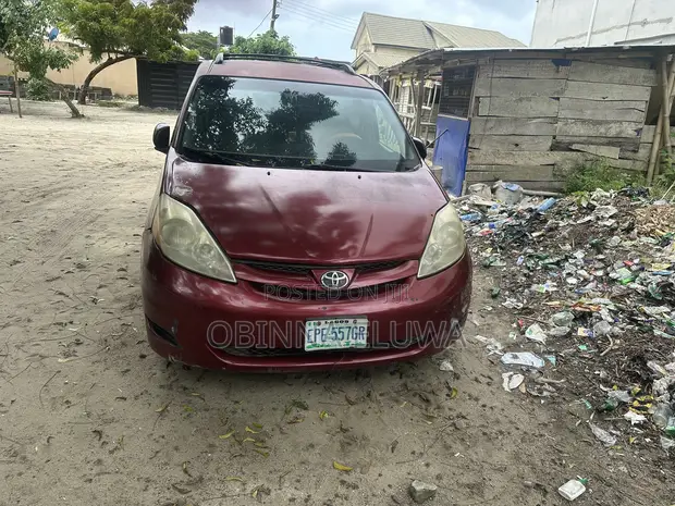 Toyota Sienna 2008 Red - 1