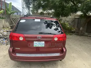 Toyota Sienna 2008 Red