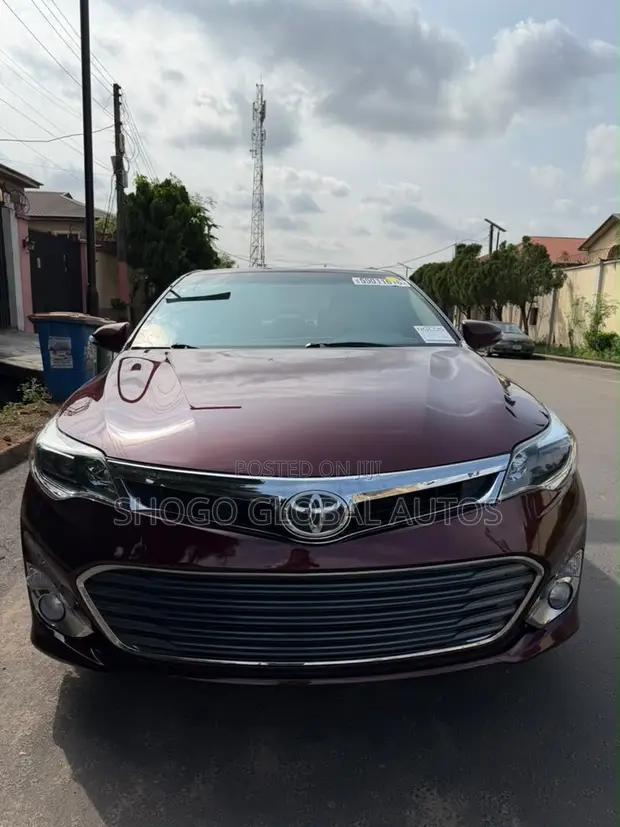2015 Toyota Avalon XLE Sedan - Red - 1