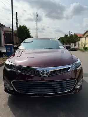 2015 Toyota Avalon XLE Sedan - Red