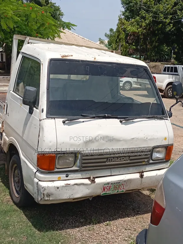 Mazda 1000 2004 White - 1