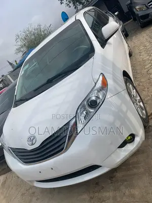 2014 Toyota Sienna XLE AWD Minivan