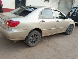 Toyota Corolla Sedan 2005 Zinari
