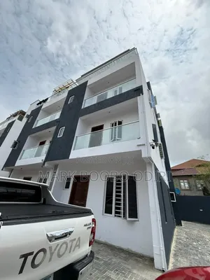 4 Bedroom Duplex tare da BQ & Gym a Lekki Phase 1