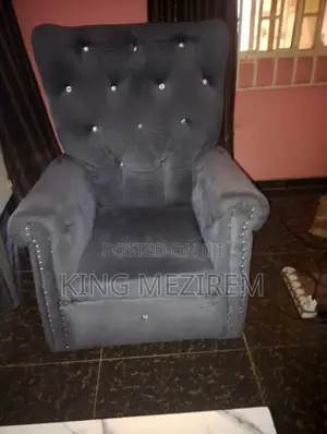 Kujerun Zama 5 da teburin tsakiya