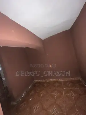 1 Bedroom Room & Parlour don haya a Ajadi, Ologuneru
