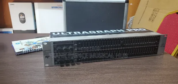Behringer Ultragraph Pro FBQ 31-Band Stereo Graphic Equalizer - 1
