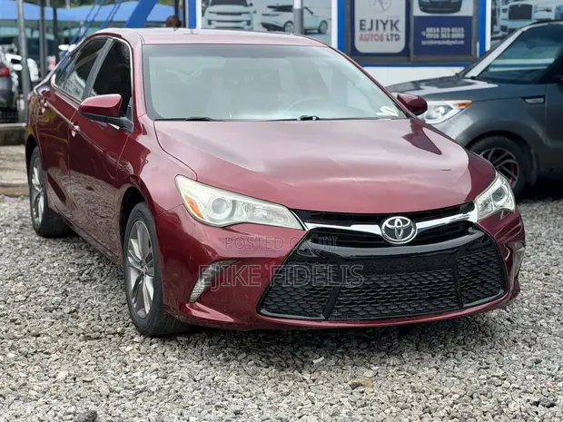 2015 Toyota Camry SE Red - 1