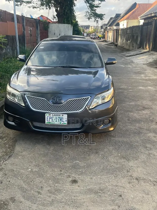 Toyota Camry 2009 Gray - 1