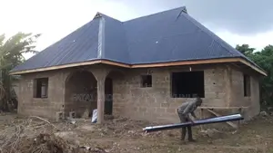 2-Bedroom Bungalow da ba a gama ba don siyarwa a Akinyele
