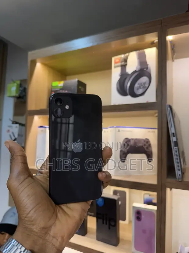 Apple iPhone 11 128GB Black - 1