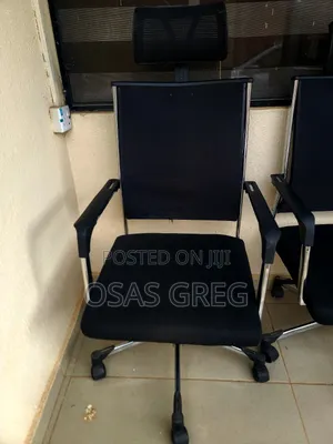 Neatly Used Home Interiors Swivel Office Chair with Headrest