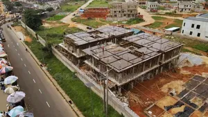 Gidaje masu Tsada: 2 & 3 Bed, Omole Phase 2 (Kafin A Gama)