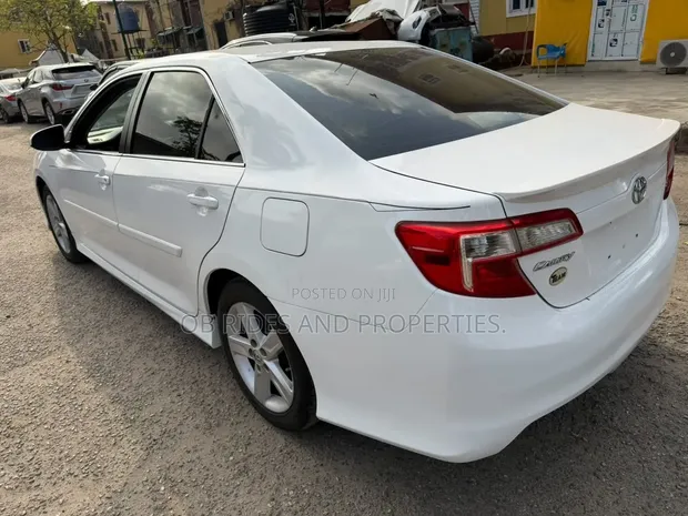 2013 Toyota Camry SE 2.5L White - 1