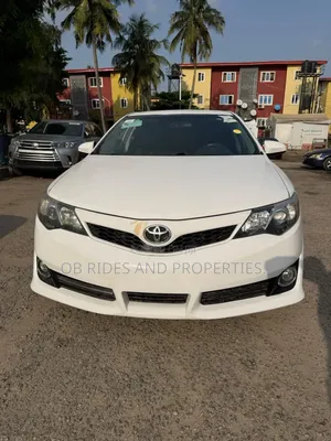 2013 Toyota Camry SE 2.5L White