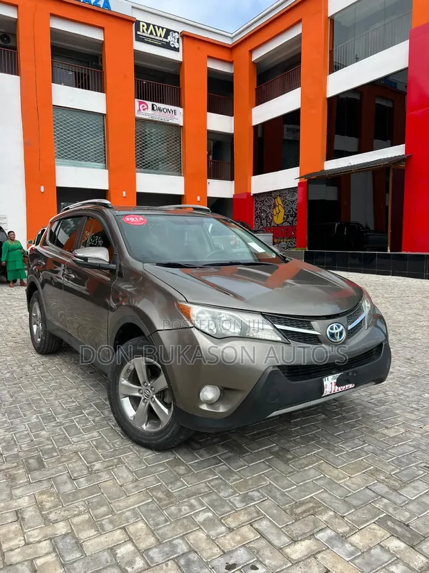 2015 Toyota RAV4 XLE SUV - Maroon - 1