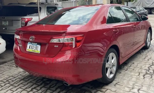 2013 Toyota Camry SE Burgundy - 1