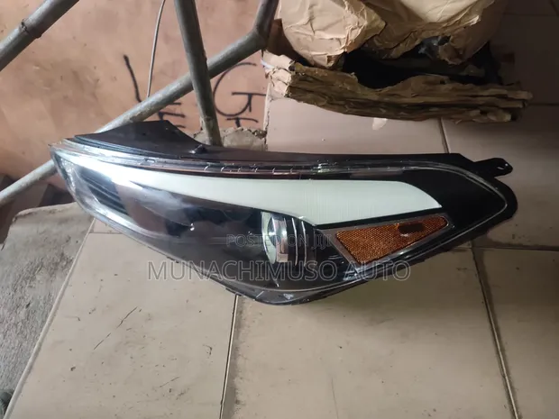 Hyundai Tucson Head Lamp 2016/17 - 1