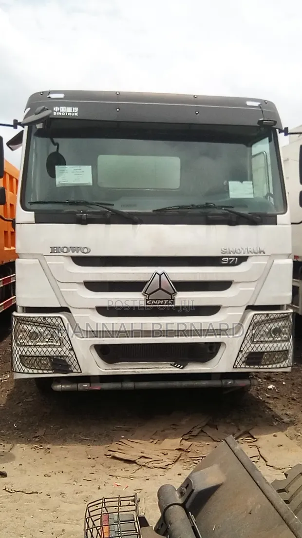 Howo 2018 20,000L Water Tank Truck - 1