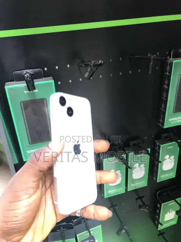 Apple iPhone 13 128GB White - 1
