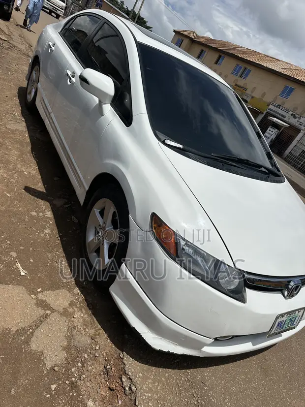 Honda Civic 2008 White - 1