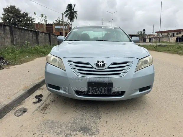2009 Toyota Camry LE Sedan - 1
