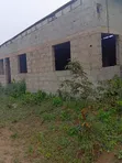 Rabin Rabin Ƙasa don Siyarwa tare da Ginin 3 Bedroom da bai Kammala ba - 1