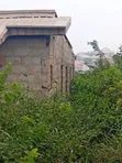Rabin Rabin Ƙasa don Siyarwa tare da Ginin 3 Bedroom da bai Kammala ba - 2
